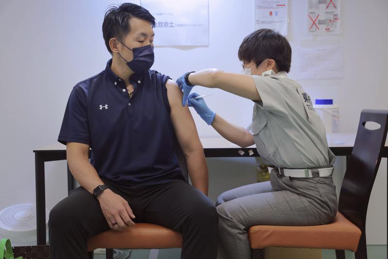 Japón bate récord de contagios, limita ingresos en hospital