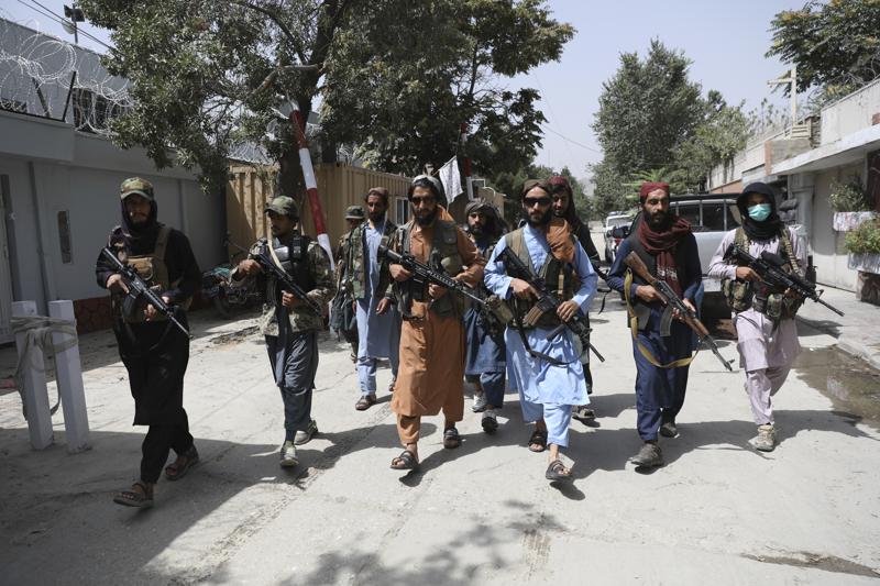 Afganistán: Talibán reprime protesta, muere una persona
