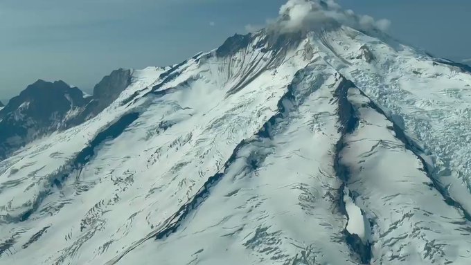 Tres volcanes de Alaska en erupción expulsan lava o ceniza (Video)
