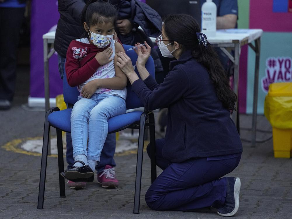 Chile inicia vacunación en escuelas de niños de 6 a 11 años