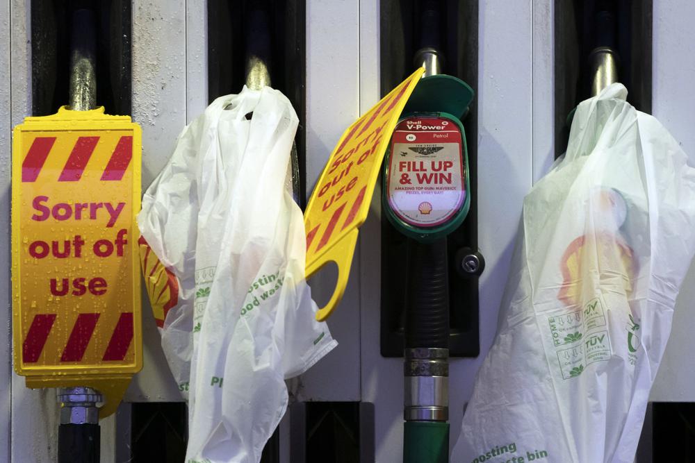 Gran Bretaña alista soldados para atender escasez de gasolina