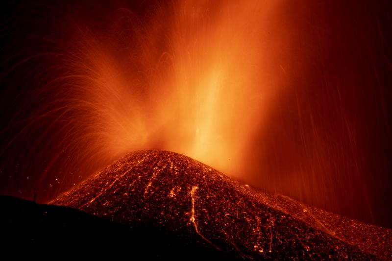 Temen mayor destrucción en la isla española de La Palma por erupción volcánica Foto: AP