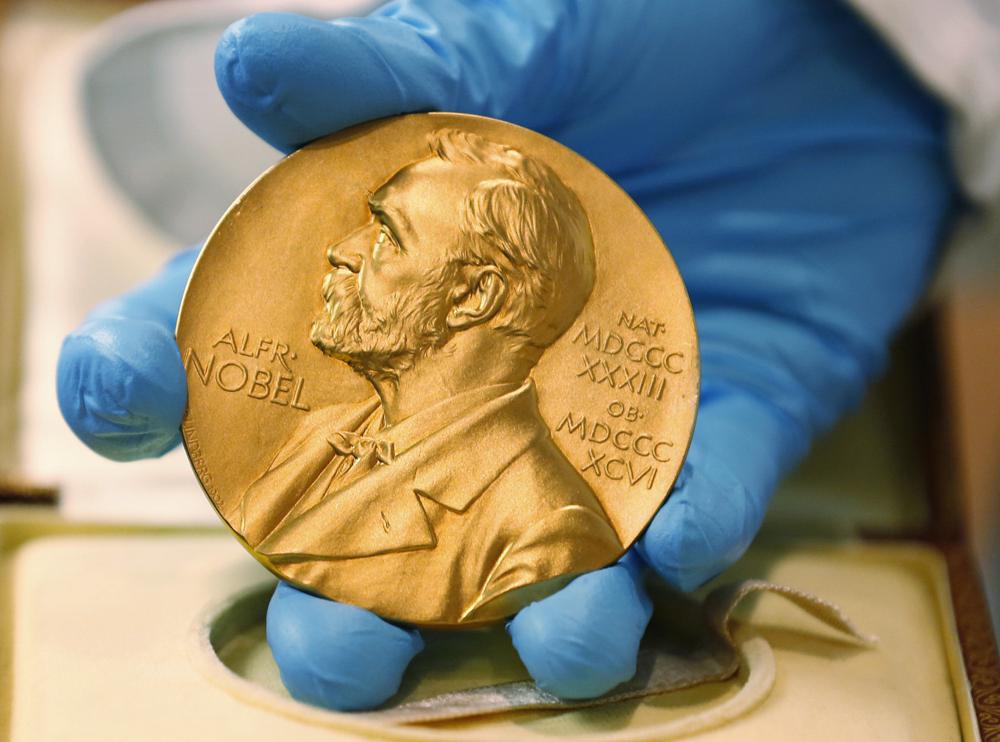 Nobel de Física premia a 3 por descubrimientos sobre clima