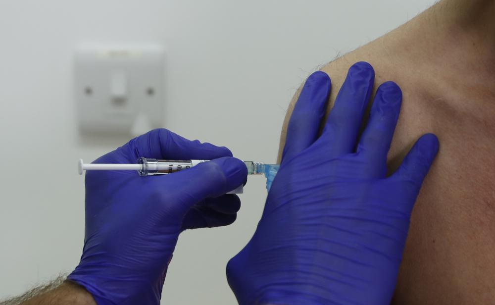 Asesores recomiendan 3 dosis de vacuna en ciertos casos: OMS