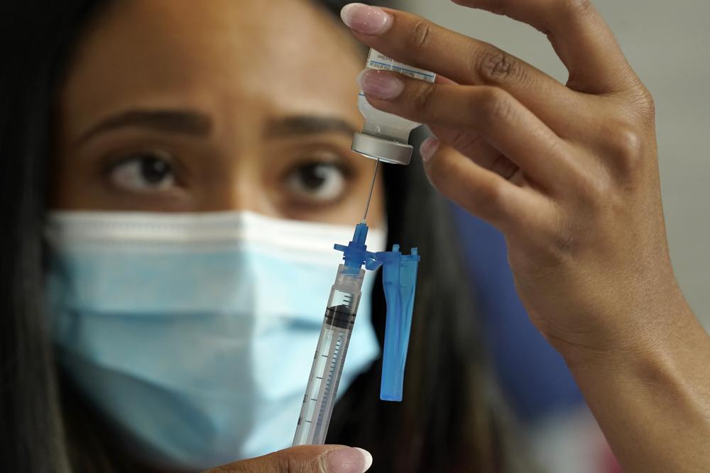 EUA anunciará si habrá refuerzos de vacunas de Moderna, J&J