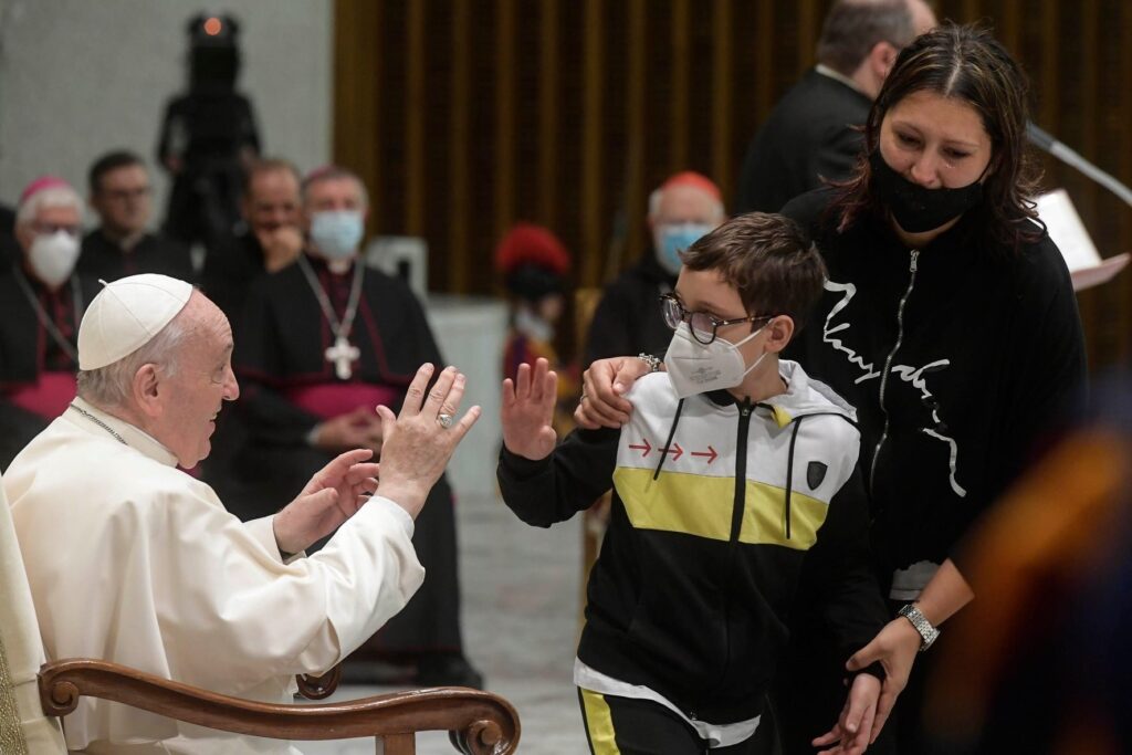 Niño de 10 años pide solideo del Papa Francisco
