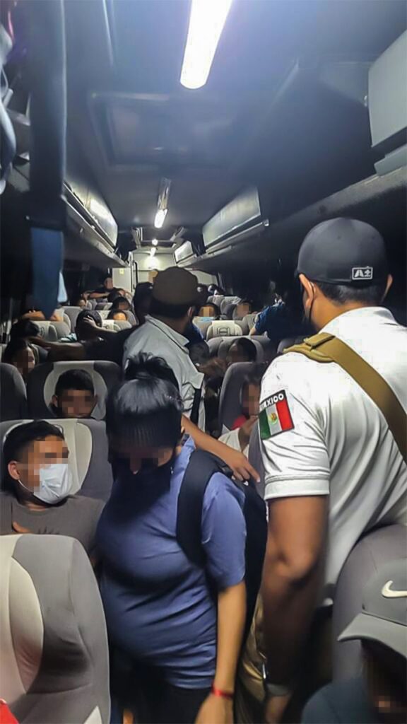 INM localizó en Tabasco a 103 migrantes que viajaban en autobús con destino a Puebla ***FOTO SEGOB / INM**