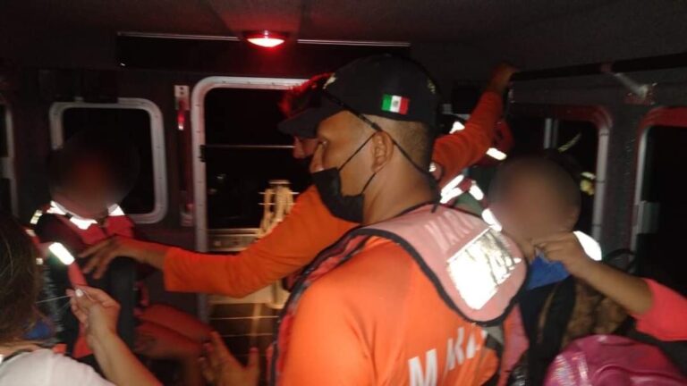 SEMAR rescató a cinco personas en inmediaciones de Isla Ballena, BCS *FOTOS SEMAR*