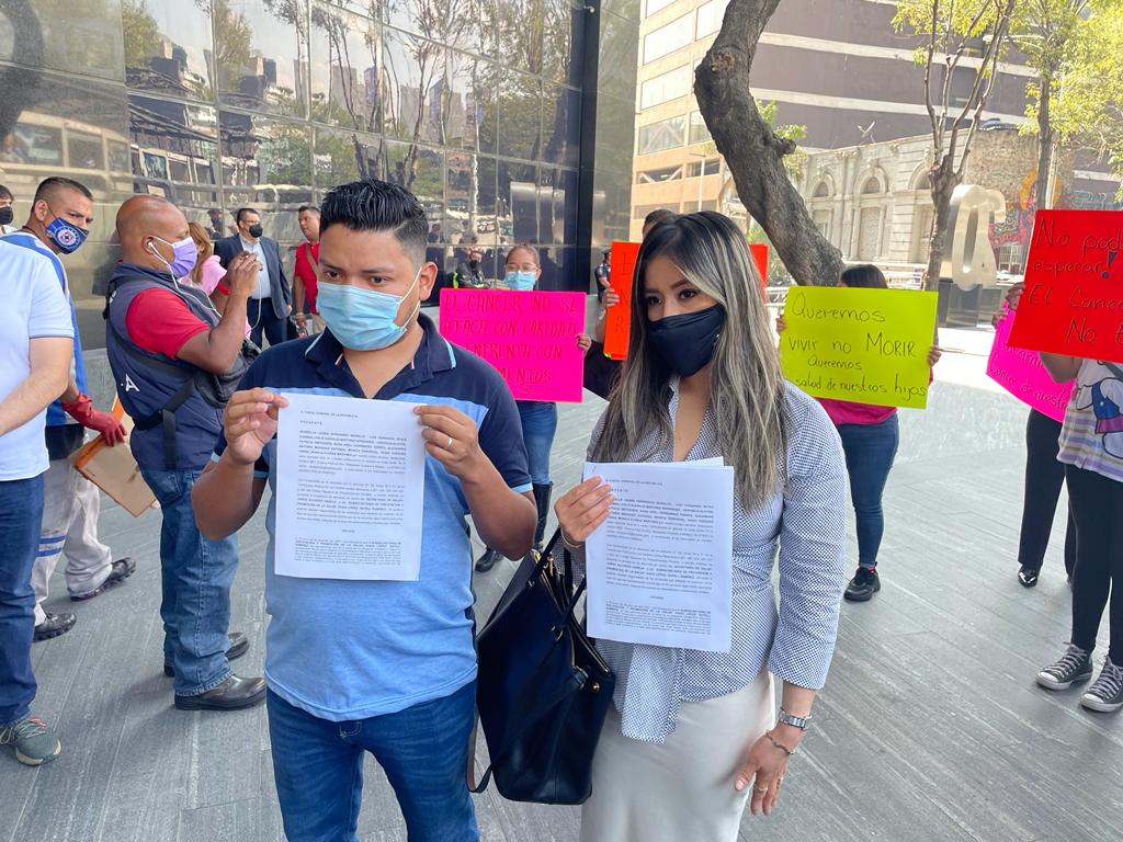 Padres de niños con cáncer denunciaron ante la FGR al secretario de Salud, Jorge Alcocer Varela por genocidio Fotos: Especiales