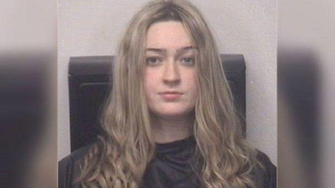 Emily Durden, de 19 años, condenada a prisión por explotación sexual infantil