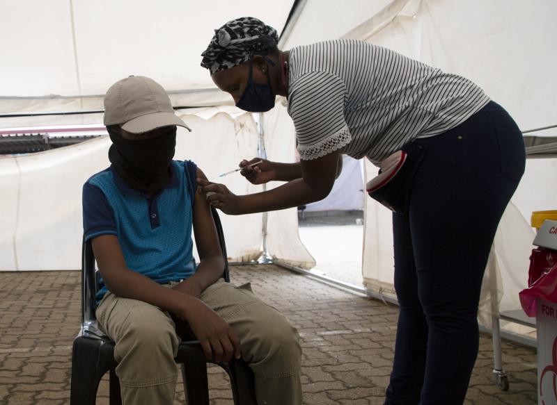 Médicos en Sudáfrica ven síntomas leves en casos de ómicron Foto: AP