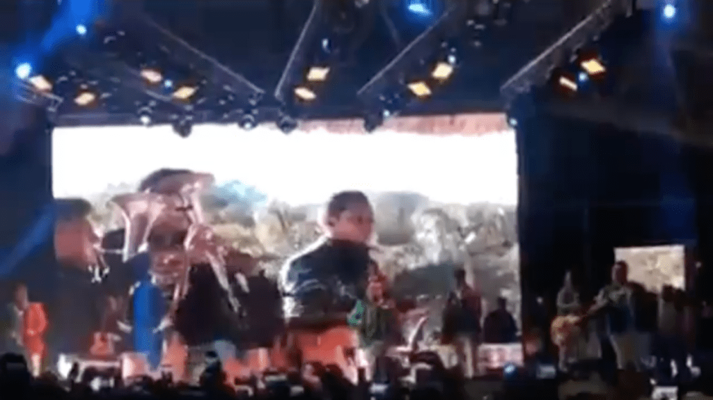 Gerardo Díaz y su grupo musical “Gerarquía” suspenden concierto tras detonaciones de arma de fuego Foto: Internet