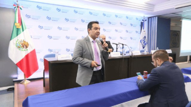 Sigue fuga de capitales; en 2 años se han ido de México inversiones por más de 21 mil millones de dólares, denuncia diputado Téllez Hernández