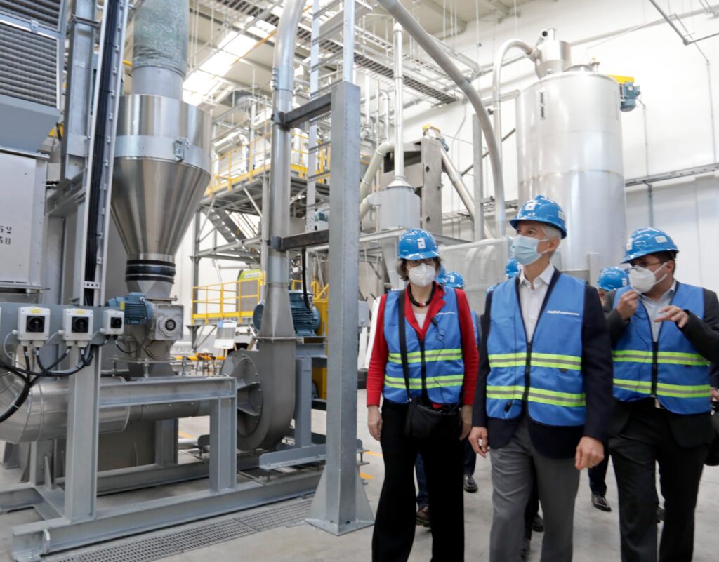 Del Mazo inauguró planta de reciclaje de plástico en Toluca; procesará 20 mil toneladas al año