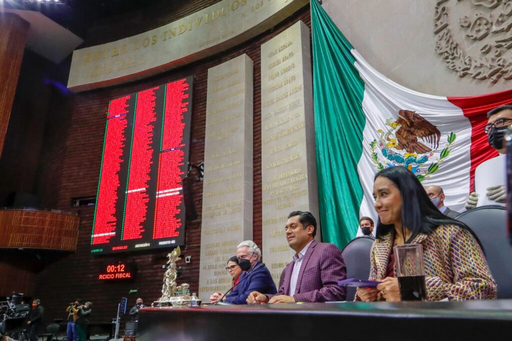 En discusión del PEF 2022, prevaleció el interés superior de México a pesar de las diferentes visiones: Gutiérrez Luna Foto: @Sergeluna_S