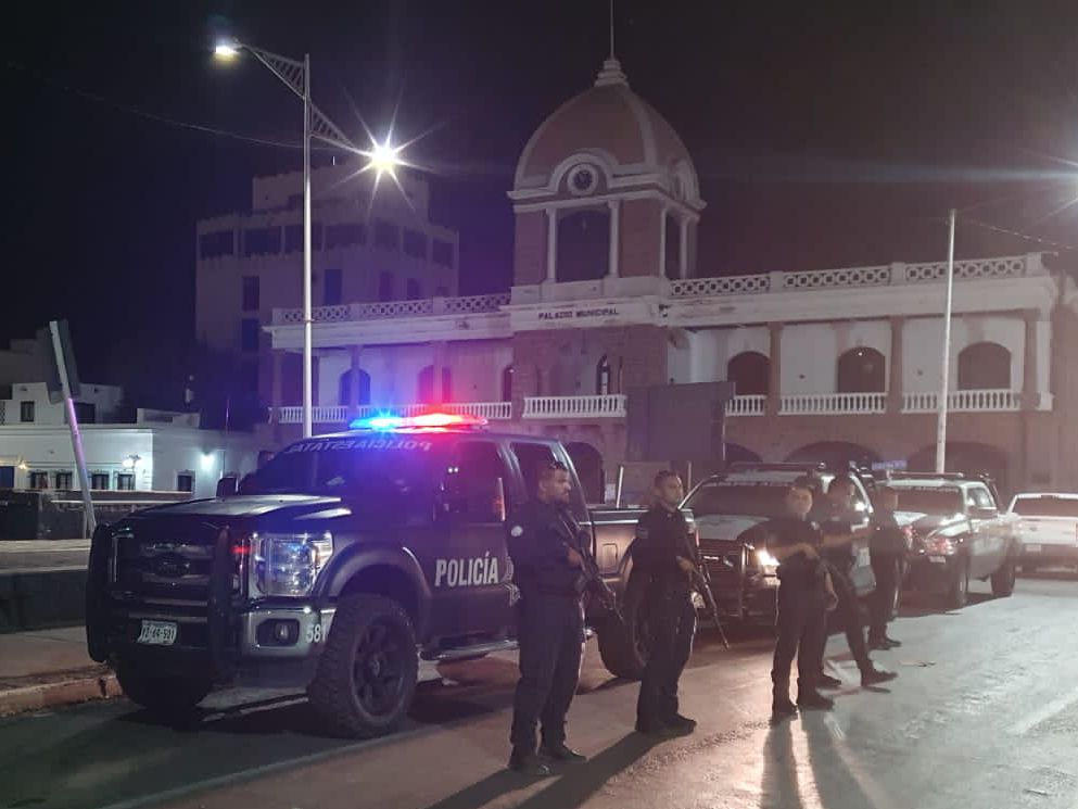Fiscalía Sonora investiga ataque armado a Palacio de Guaymas durante marcha; hay 3 muertos