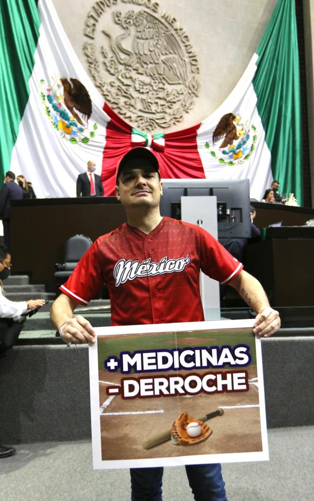 Más medicinas y menos béisbol, demandan diputados del PAN Foto: Internet