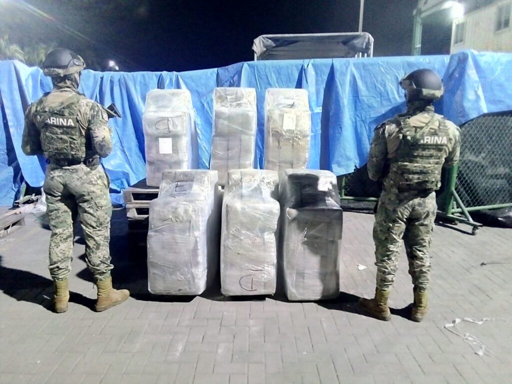 Aduanas aseguran más de media tonelada de marihuana en Manzanillo, Colima: Semar