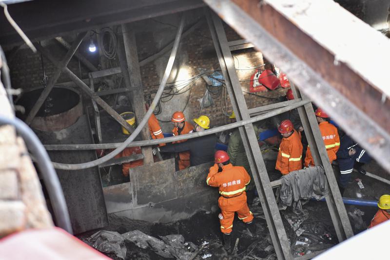 China: 12 atrapados por inundación en mina de carbón ilegal Foto: AP