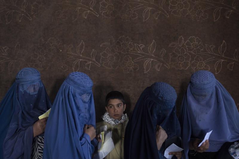 Afganistán: Talibán prohíbe matrimonios forzados de mujeres Foto: AP