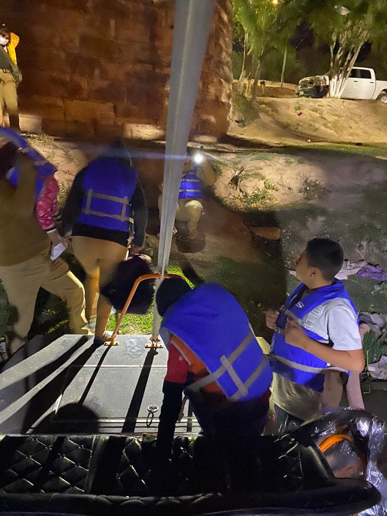 INM rescató a 5 migrantes hondureños en el cauce del Río Bravo *FOTOS & VIDEO SEGOB/INM*