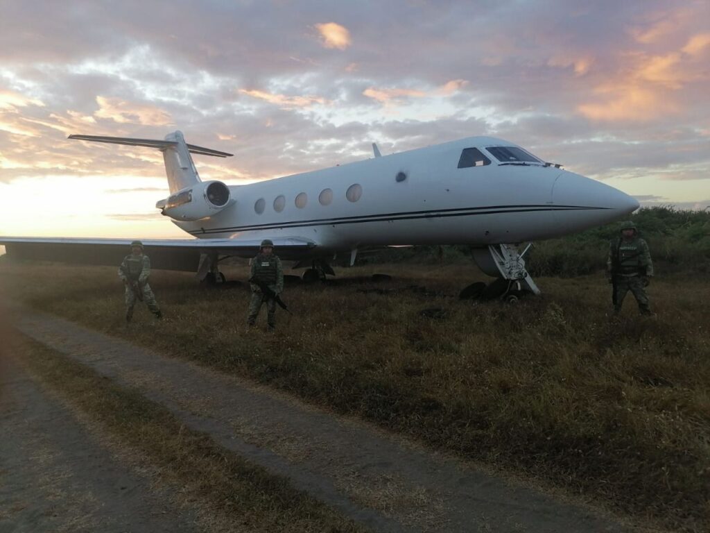 SEDENA y FAM aseguraron aeronave cargada con cocaína en Mapastepec, Chiapas