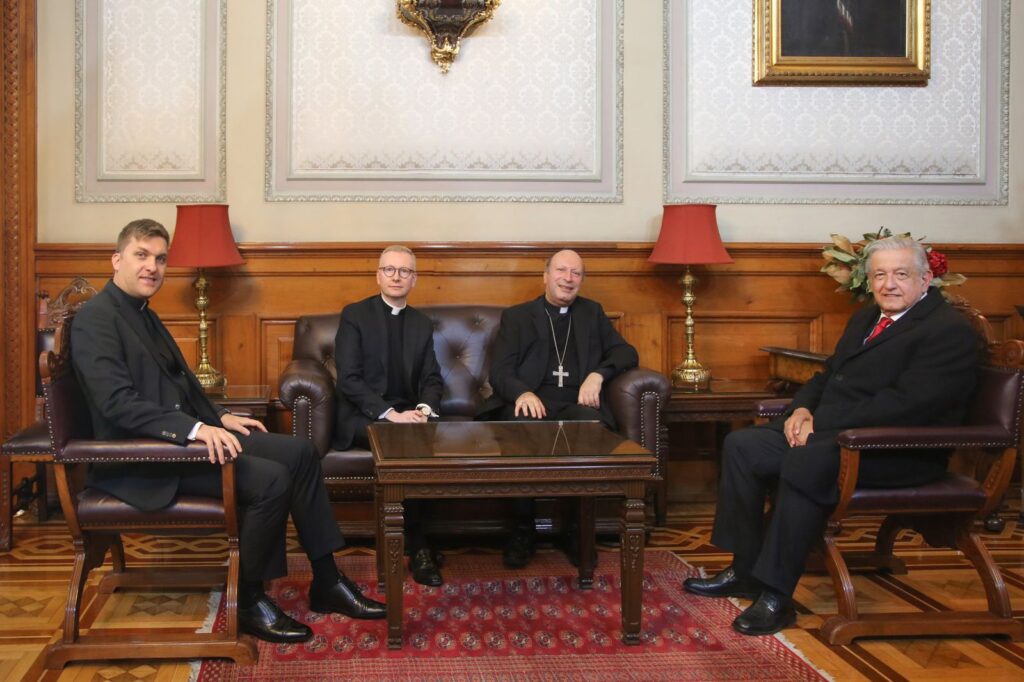 Nuncio apostólico Franco Coppola, se despide de AMLO Foto: @lopezobrador_