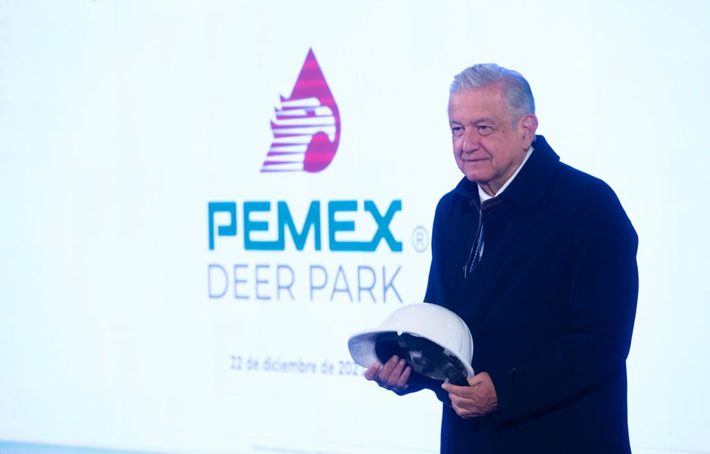 EUA autoriza a Pemex compra de refinería: AMLO