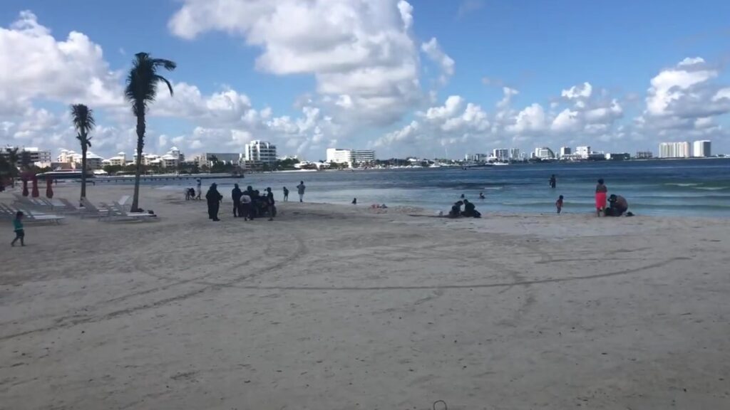 Reportan balacera en playas de Cancún; presuntos sicarios viajaban en motos acuáticas Foto: Captura de Pantalla