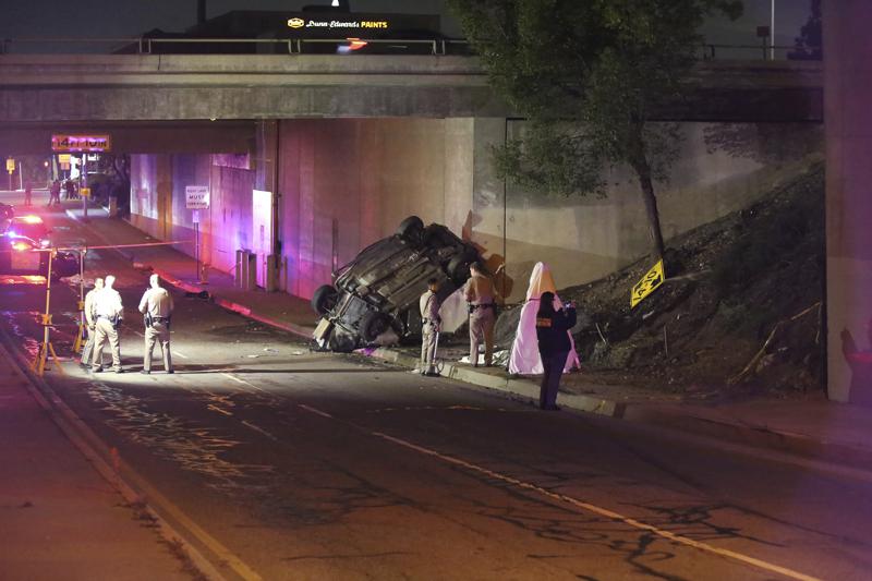 California: mueren 3 adolescentes al volcar su auto Foto: AP