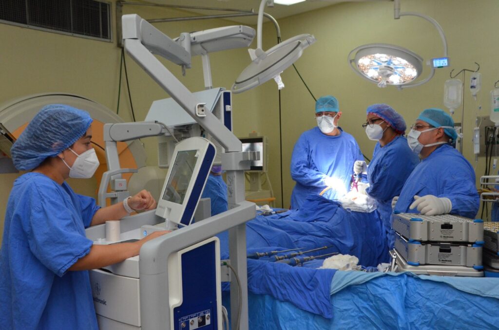 Por primera vez médicos del IMSS realizan cirugía de columna por navegación intraoperatoria Foto: @Tu_IMSS