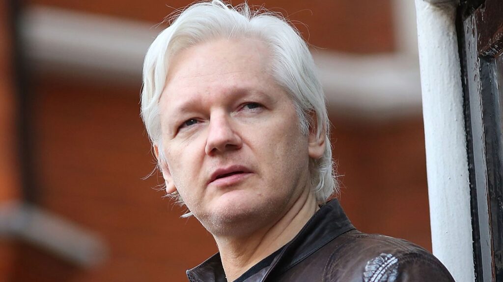 AMLO pidió a Trump compasión para Julian Assange Foto: Internet