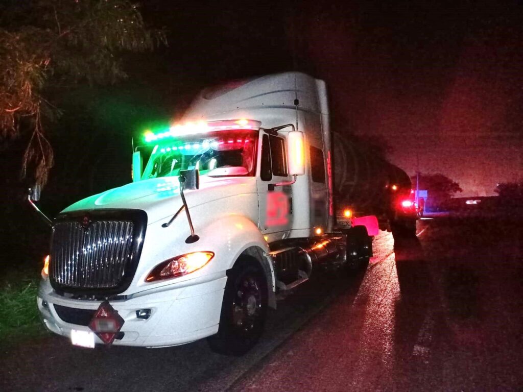 Guardia Nacional recuperó alrededor de 50 mil litros de hidrocarburo en carretera de Nuevo León *FOTO GN*