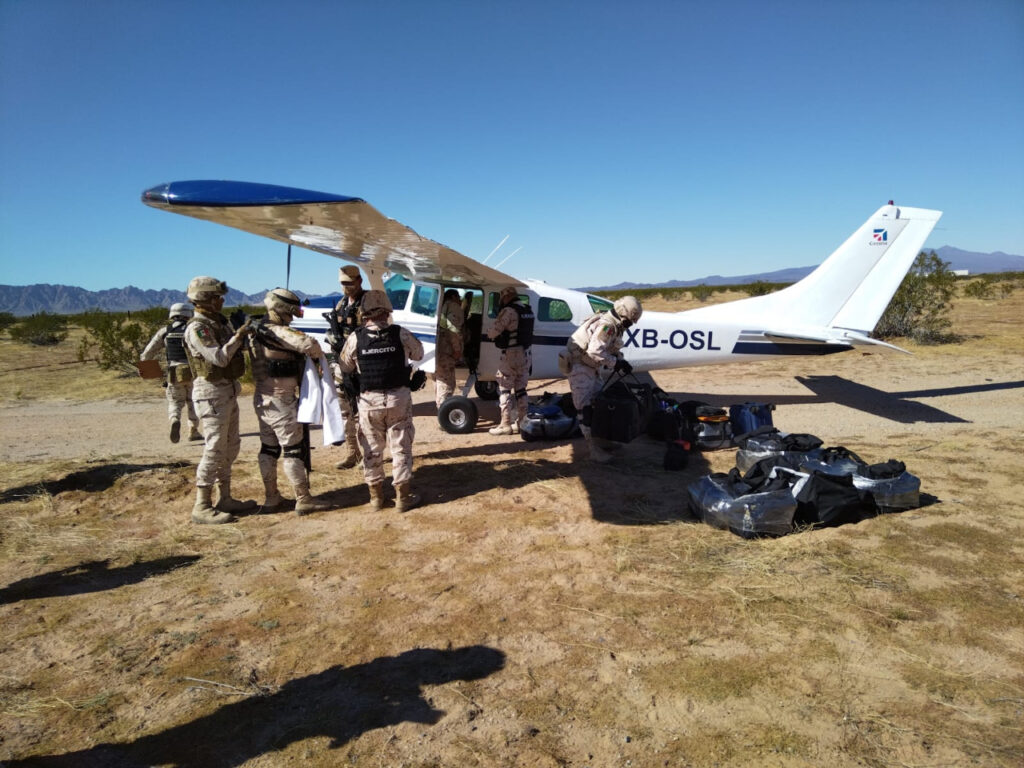 SEDENA aseguró aeronave con 338 kilogramos aproximadamente de diversos narcóticos *FOTOS SEDENA / FAM