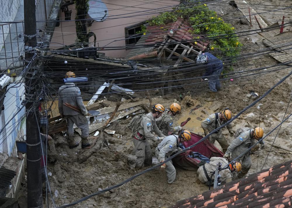 Brasil: Deslaves causan 105 muertos, muchos desaparecidos Foto: AP