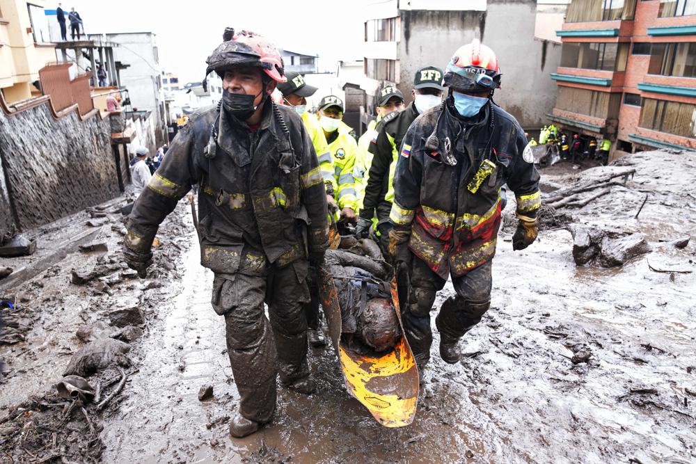Ecuador: aluvión de lodo y escombros deja 23 muertos