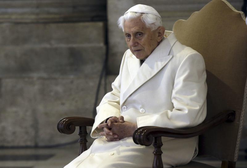 Benedicto XVI pide perdón por abusos, no admite infracciones Foto: AP