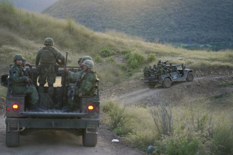 Soldados mexicanos ingresan a pueblo controlado por Cártel Foto: AP