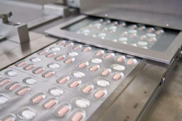 Francia aprueba píldora antiviral de Pfizer para el COVID-19