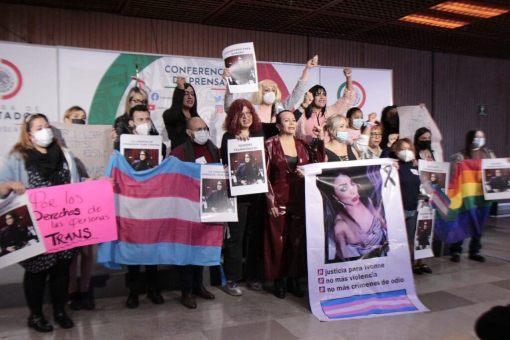 Protestan diputadas transgénero de Morena contra el panista Gabriel Quadri Foto: Internet