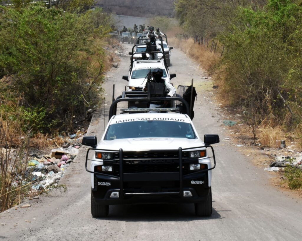 El ingreso de la SEDENA a “Aguililla” Michoacán, tiene como finalidad fortalecer el estado de derecho en Tierra Caliente Fotos: SEDENA