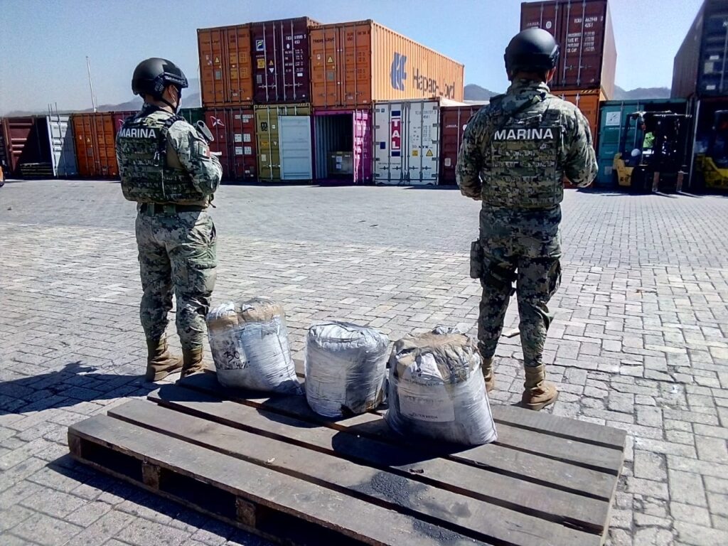 SEMAR en Manzanillo, Colima aseguró 3 costales con carbón “antracita” adicionados con cocaína