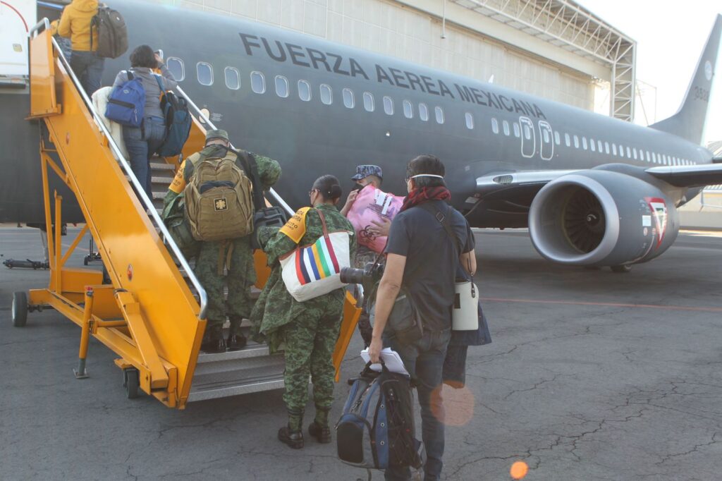 Despega avión 737 de la FAM con rumbo a Rumania para repatriar a mexicanos *FOTOS & VIDEO ESPECIALES
