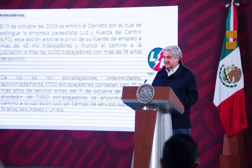 Gobierno de México da compensación a ex trabajadores de Luz y Fuerza del Centro