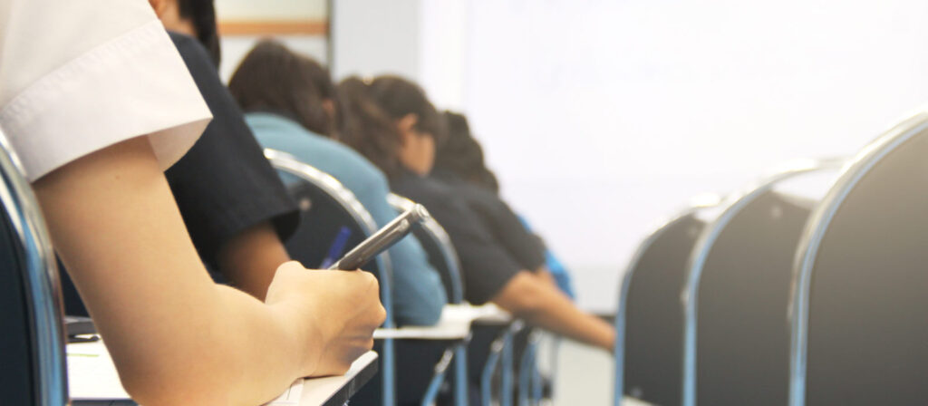 Propone PRD que Estado otorgue becas a estudiantes de educación superior Foto: Internet