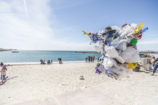 Dubái cobrará bolsas de plástico, las prohibirá en 2 años