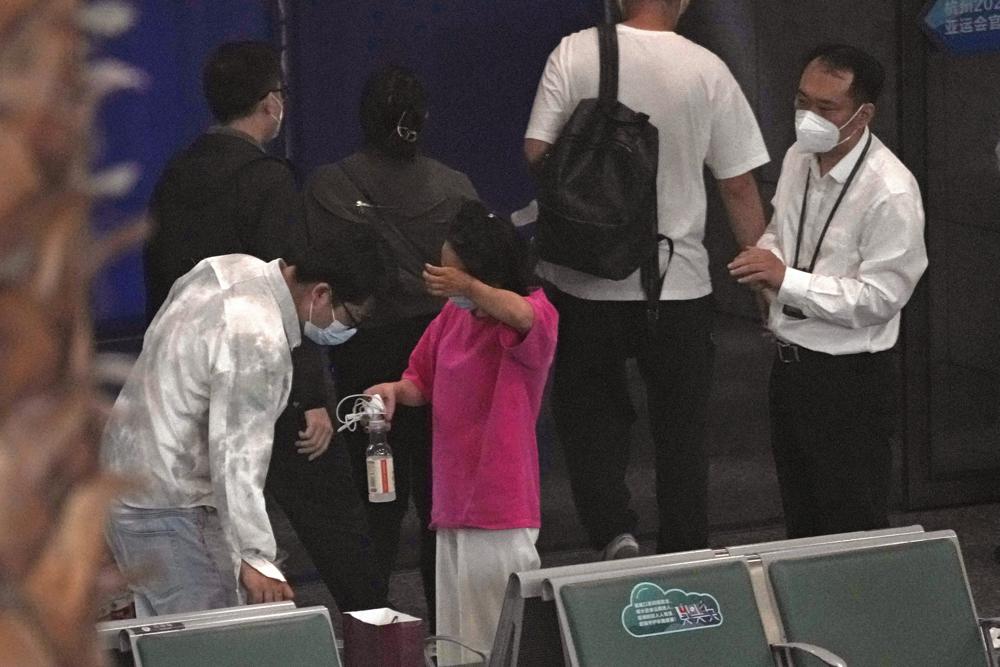 China: Hallan carteras, pero no sobrevivientes de vuelo 5735