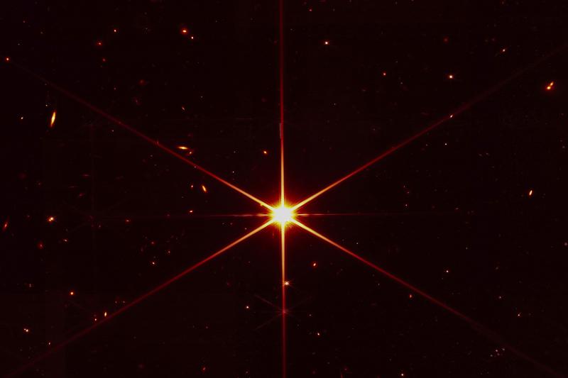 Telescopio Webb capta galaxias en foto de estrella Foto: AP