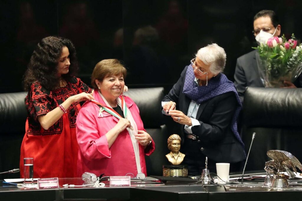 Entrega Senado Premio “Rosario Castellanos” a la poeta Elsa María Cross y Anzaldúa Foto: Internet