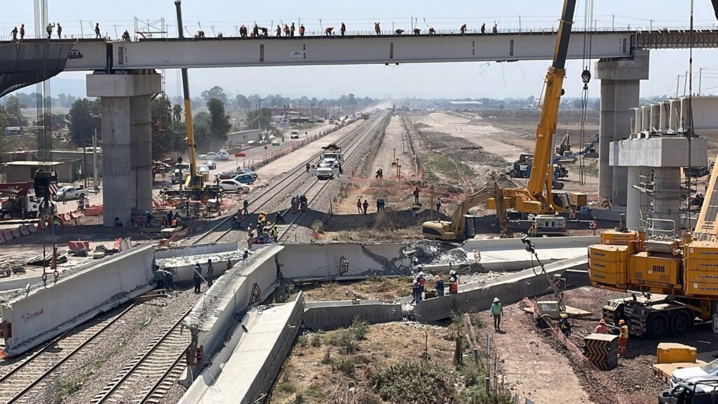 Muere trabajador tras caída de trabes de concreto en obras del distribuidor vial del AIFA en Nextlalpan, EdoMex